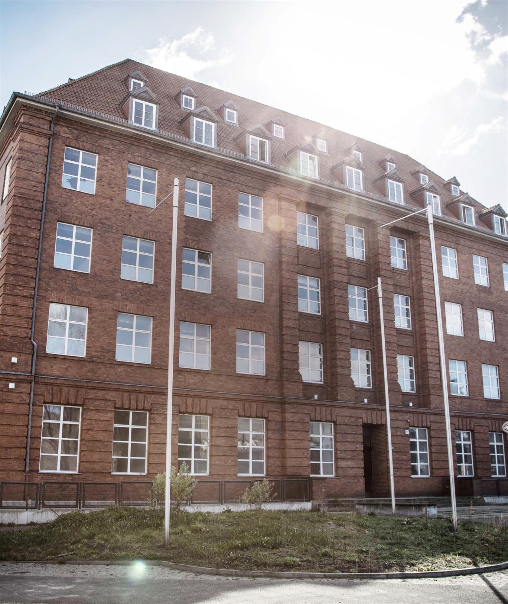 Firmensitz mit Wiedererkennungswert in Siemensstadt zur Miete